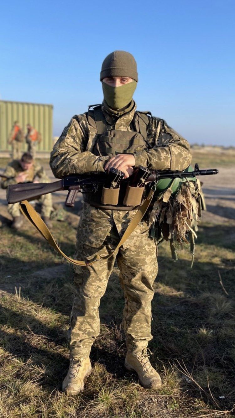 Новини Козятина - фото з Захиснику з Журбинець Олександру Сидорову збирають кошти на бронежилет та каску. Долучайтесь