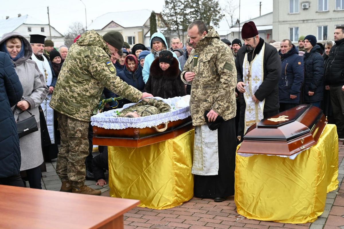 Новини Тернополя - фото з У грудні був у відпустці, а за кілька днів загинув під Бахмутом. Прощаються з Антоном Антощуком