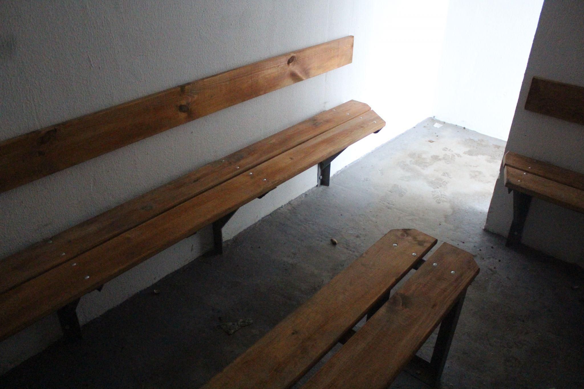 Новини Тернополя - фото з Тут фекалії, залишки препаратів і презервативи. Ми перевірили мобільні укриття на зупинках