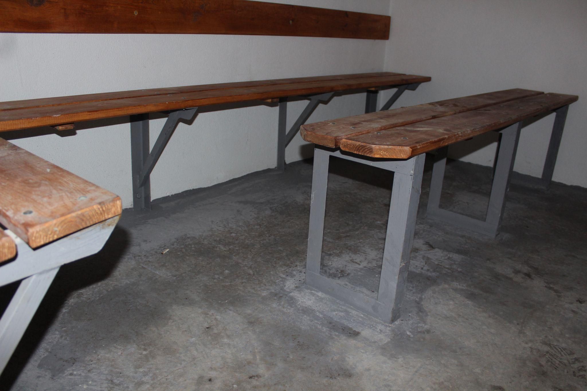 Новини Тернополя - фото з Тут фекалії, залишки препаратів і презервативи. Ми перевірили мобільні укриття на зупинках