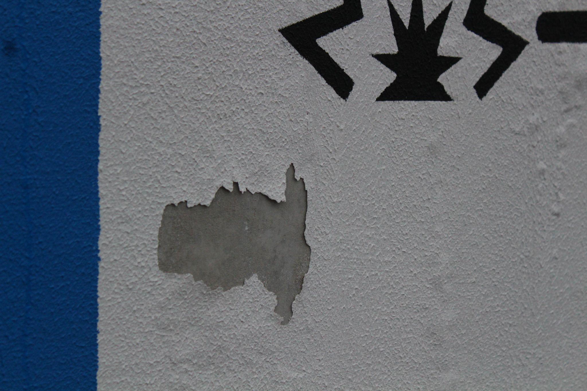 Новини Тернополя - фото з Тут фекалії, залишки препаратів і презервативи. Ми перевірили мобільні укриття на зупинках