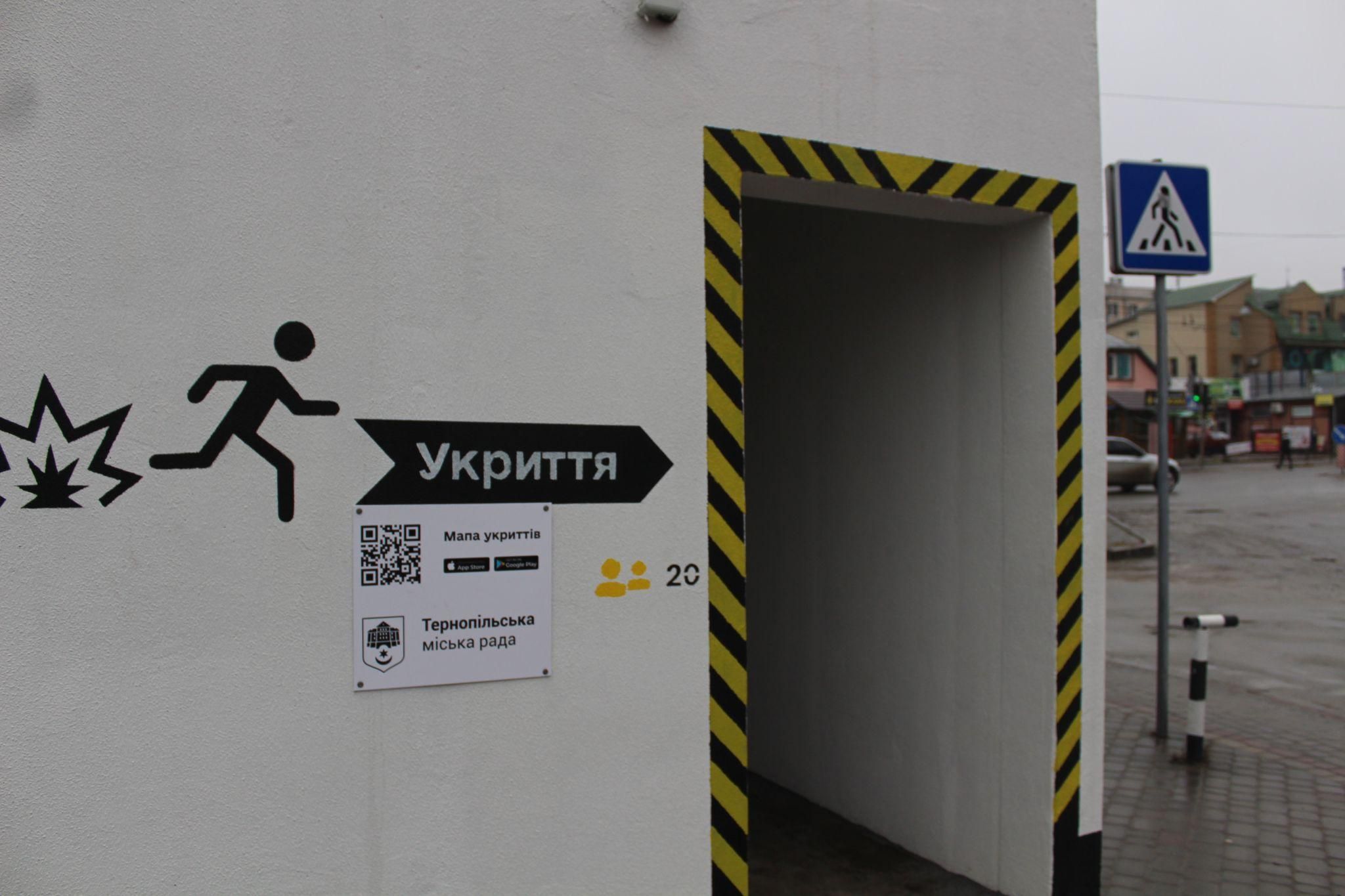 Новини Тернополя - фото з Тут фекалії, залишки препаратів і презервативи. Ми перевірили мобільні укриття на зупинках