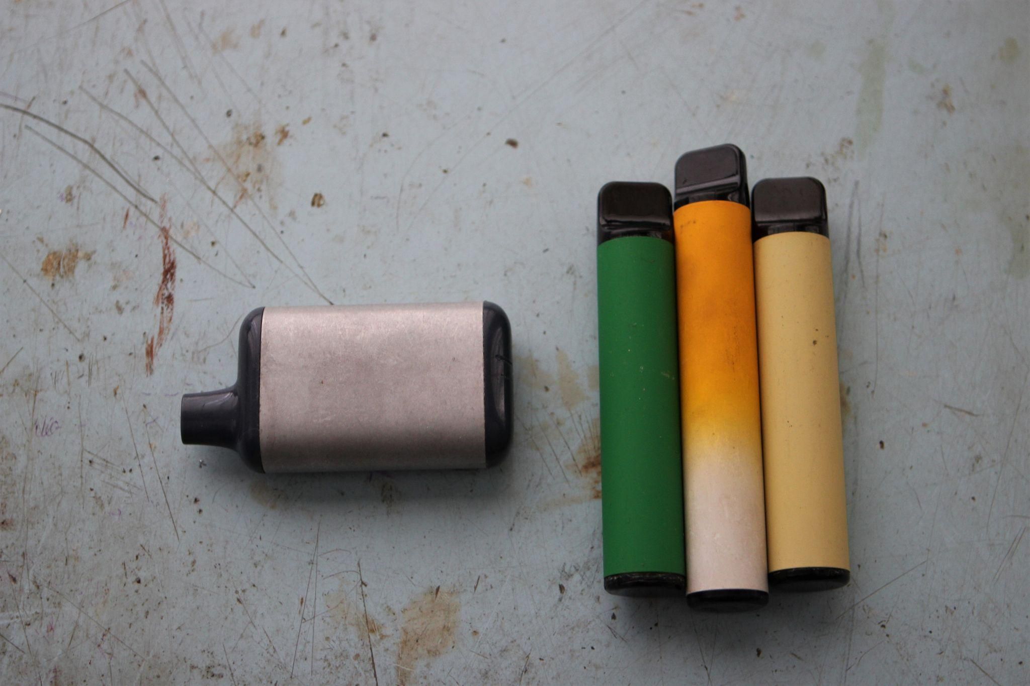 Новини Вінниці - фото з «На фронт відправили вже кілька десятків»: вінницькі студенти роблять повербанки та зарядні станції