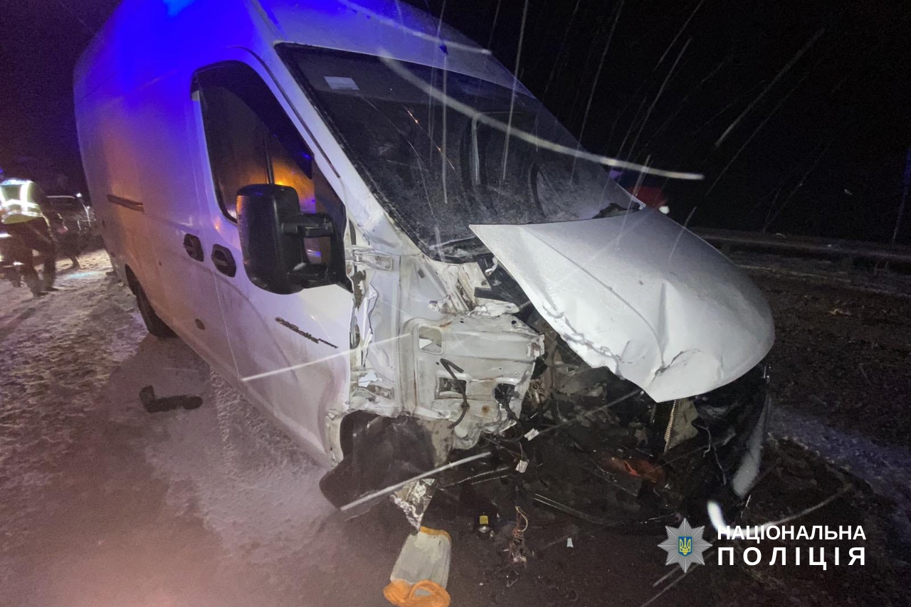 поліцейські вінниччини встановлюють обставини автопригод, у яких травмувалось четверо людей