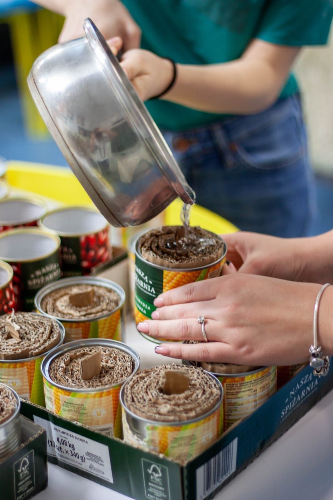 Новини Вінниці - фото з Тепло для ЗСУ: вінничанка робить окопні свічки в Польщі й відправляє їх на фронт