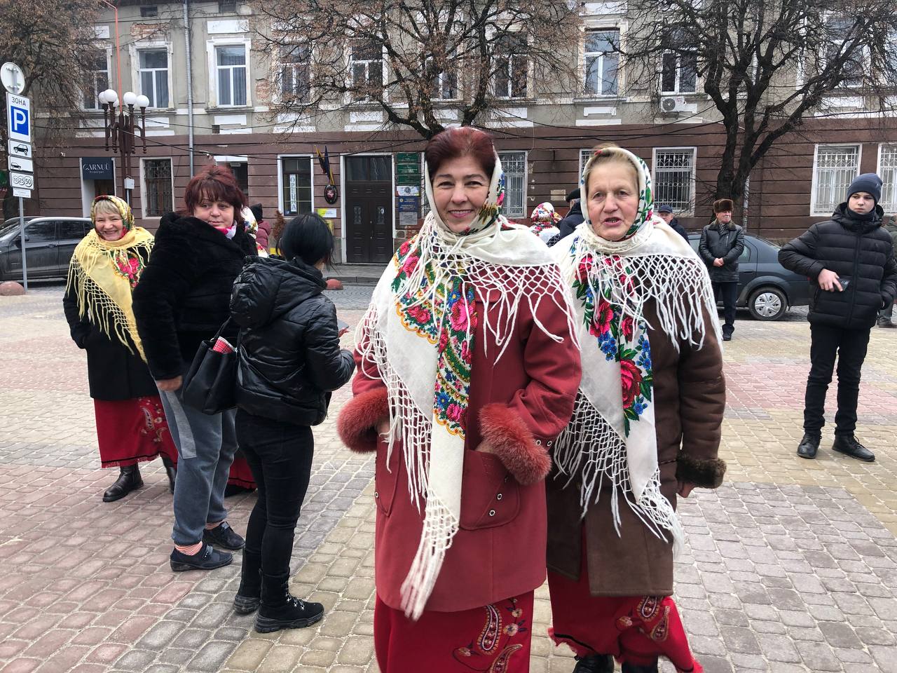 Новини Тернополя - фото з Їли кутю, робили дідухів і збирали кошти на ЗСУ: на Театралці відбулося дійство «Нова радість стала» (РЕПОРТАЖ)