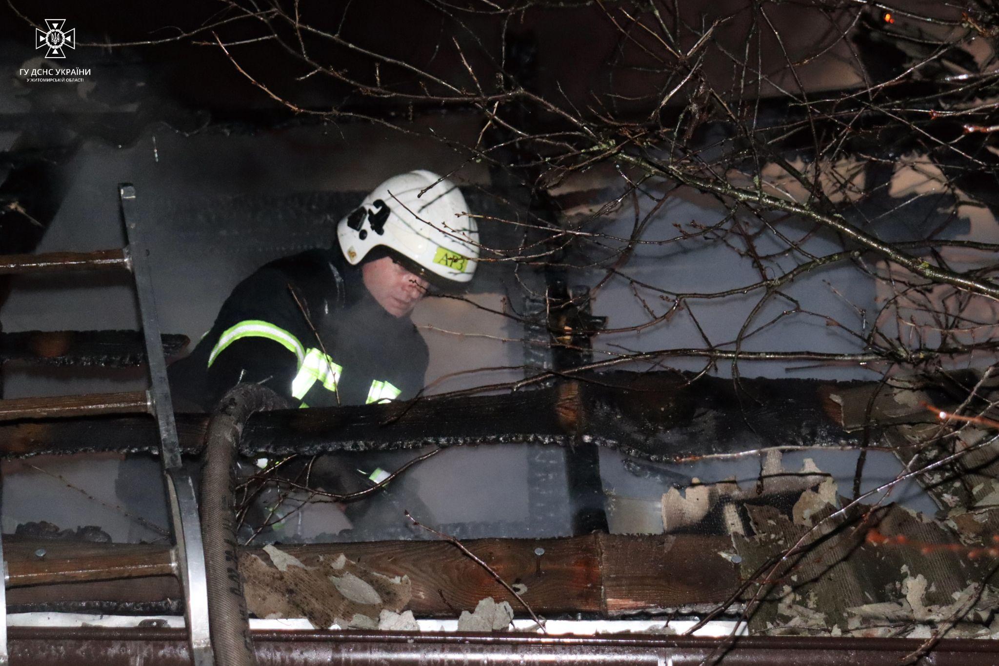 Новини Житомира - фото з За добу рятувальники ліквідували чотири пожежі, три з яких - у Коростенському районі