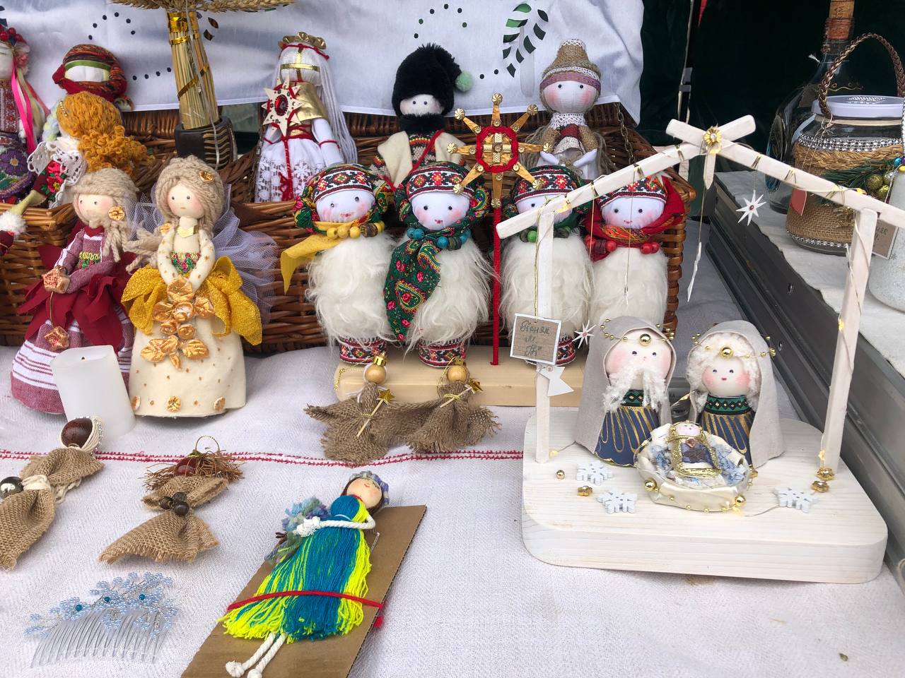 Новини Тернополя - фото з Їли кутю, робили дідухів і збирали кошти на ЗСУ: на Театралці відбулося дійство «Нова радість стала» (РЕПОРТАЖ)