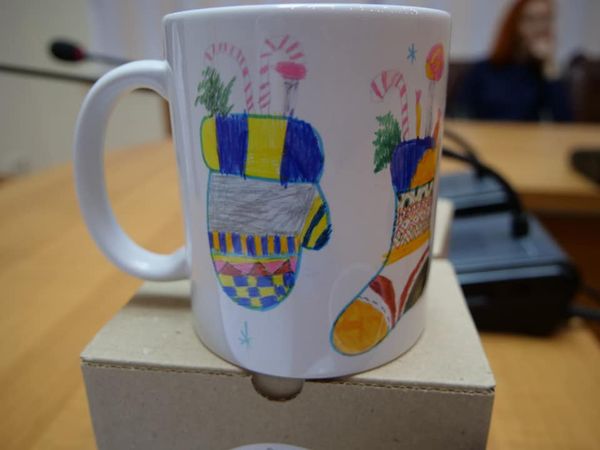 Новини Житомира - фото з Проєкт "Чашка з дитячим малюнком" за 2022 рік зібрав 5400 грн на маскувальні сітки