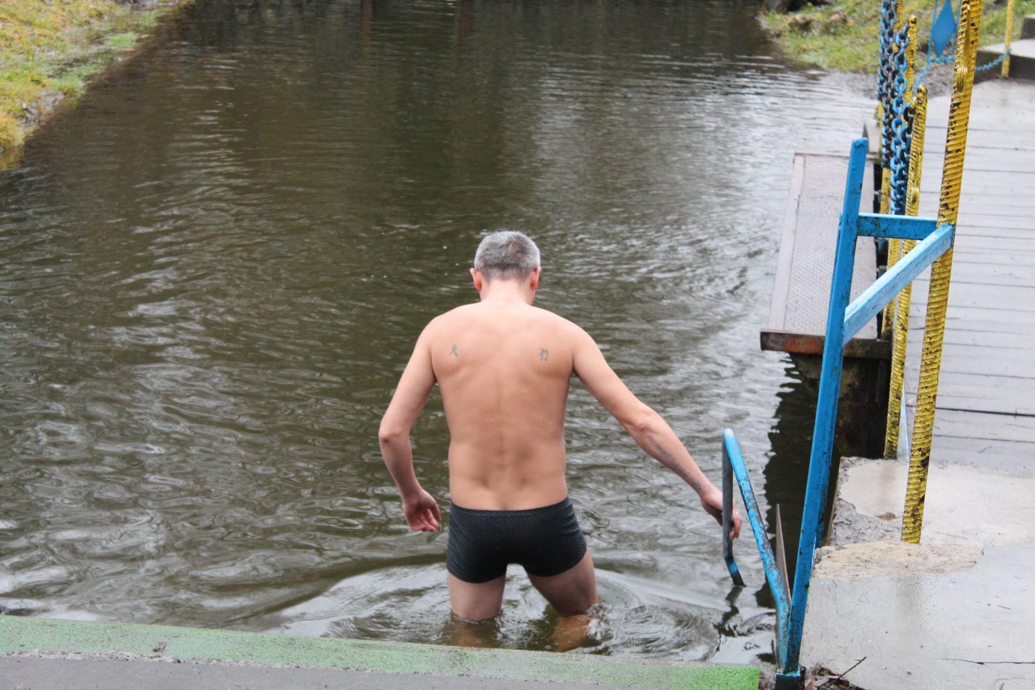 Новини Тернополя - фото з Чому купаються в крижаній воді? Тернопільські моржі зі стажем поділились своїм досвідом