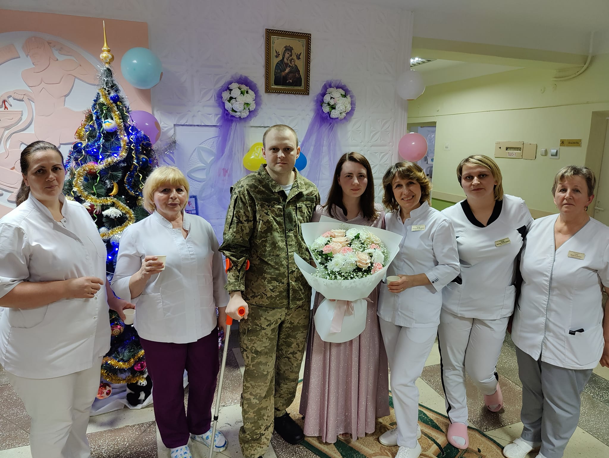 Новини Тернополя - фото з Любов живе навіть у темні часи: в обласній лікарні у Тернополі одружились військовий та його кохана