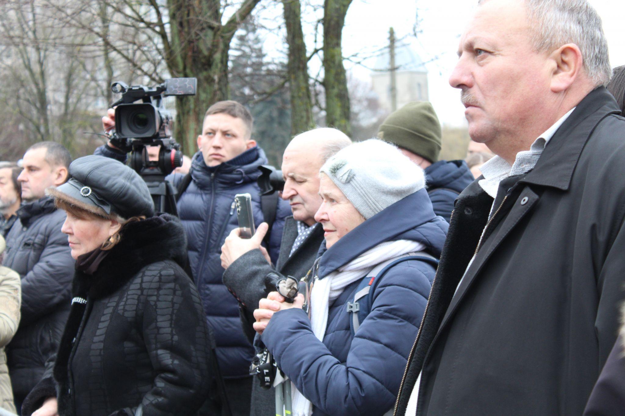 Новини Тернополя - фото з Колядки, сльози й молитва за солдатів на фронті: на Набережній освятили воду (РЕПОРТАЖ)