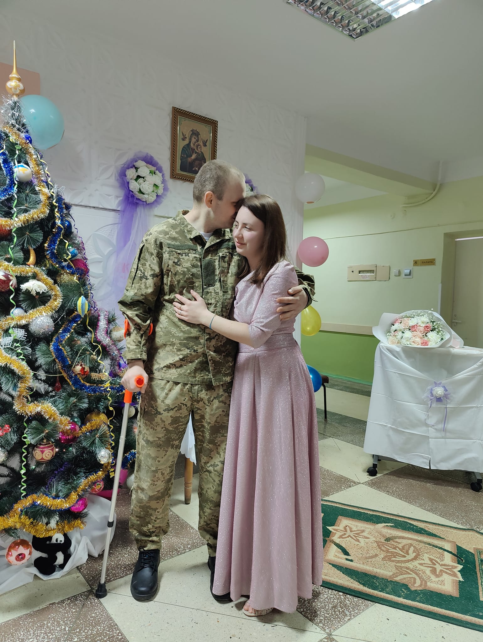 Новини Тернополя - фото з Любов живе навіть у темні часи: в обласній лікарні у Тернополі одружились військовий та його кохана