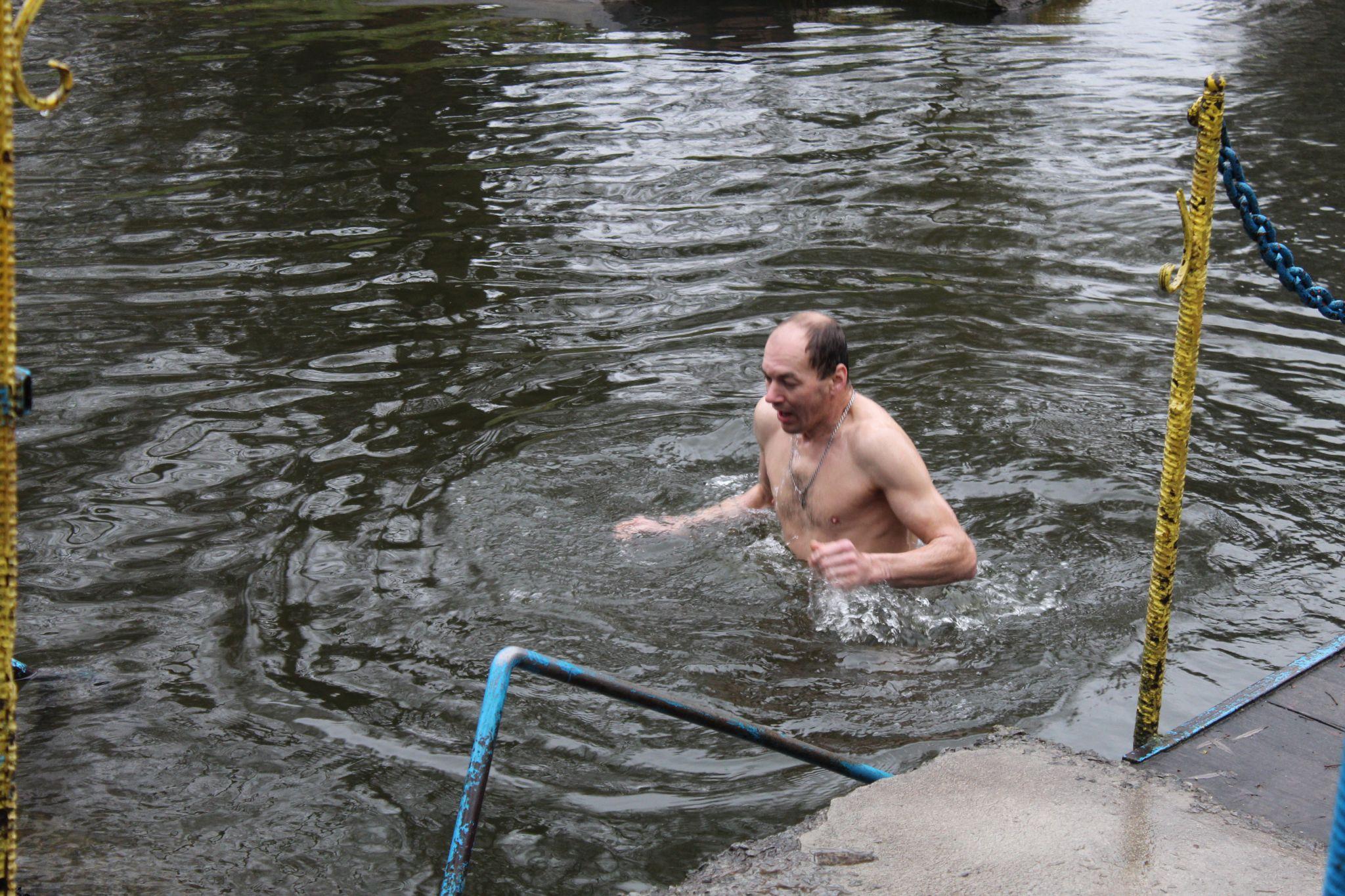 Новини Тернополя - фото з Чому купаються в крижаній воді? Тернопільські моржі зі стажем поділились своїм досвідом