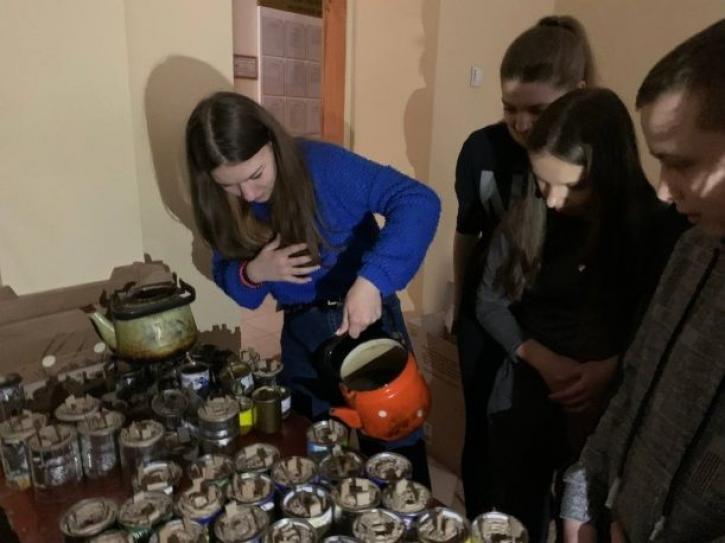 Новини Тернополя - фото з За січень волонтери медичного університету виготовили понад 700 окопних свічок  для наших ЗСУ (ФОТО)