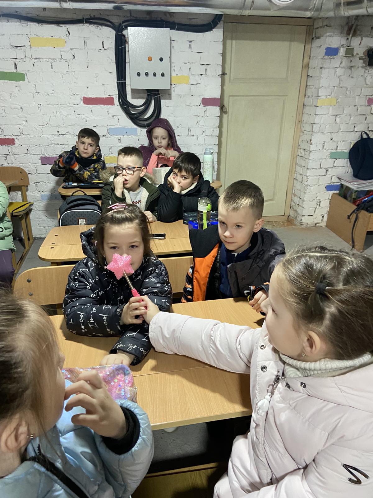 Новини Тернополя - фото з Як у Тернополі під час тривоги школярі і навчаються, і веселяться