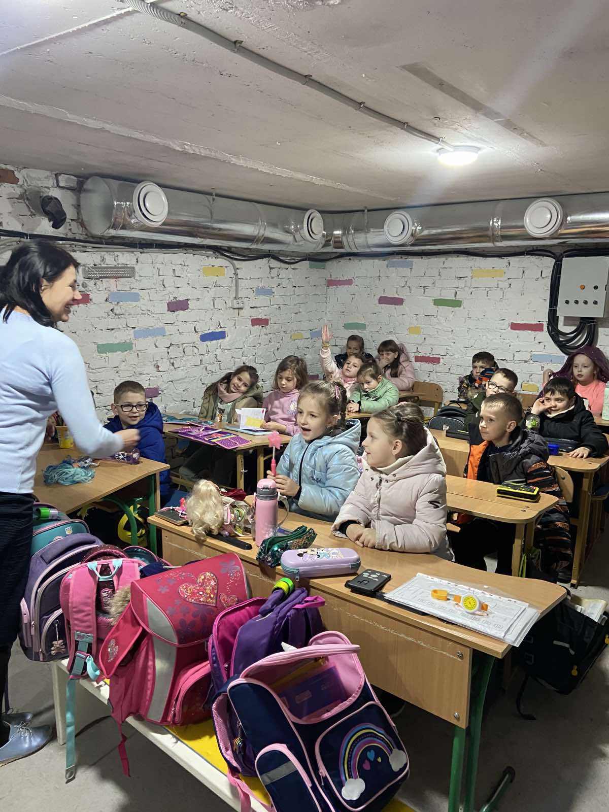 Новини Тернополя - фото з Як у Тернополі під час тривоги школярі і навчаються, і веселяться