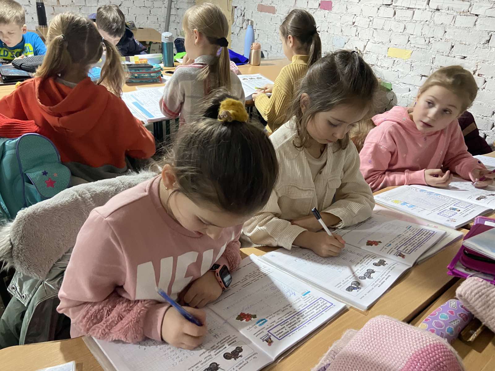 Новини Тернополя - фото з Як у Тернополі під час тривоги школярі і навчаються, і веселяться