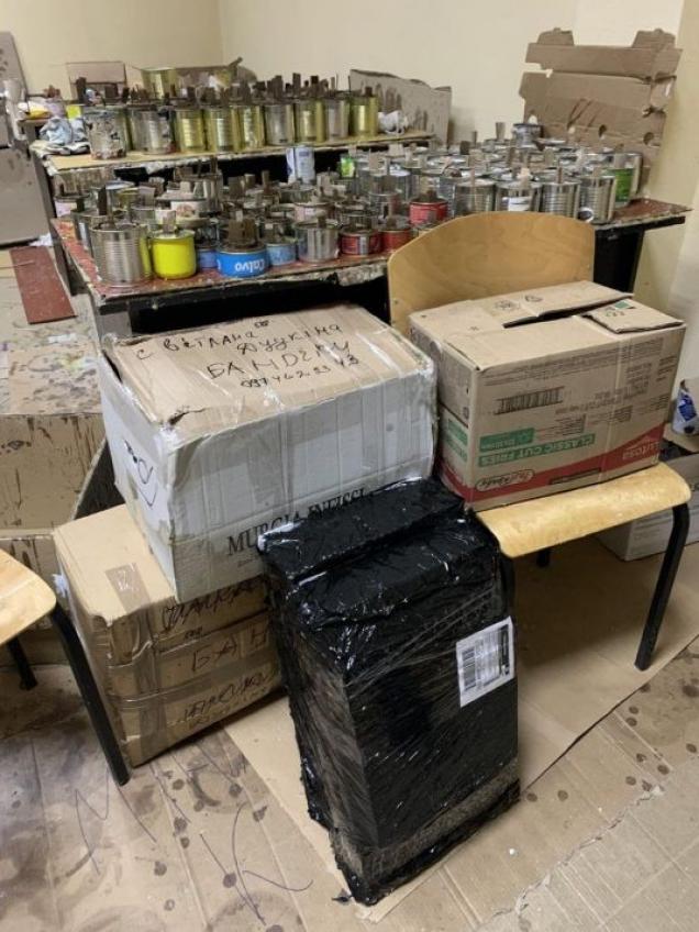 Новини Тернополя - фото з За січень волонтери медичного університету виготовили понад 700 окопних свічок  для наших ЗСУ (ФОТО)