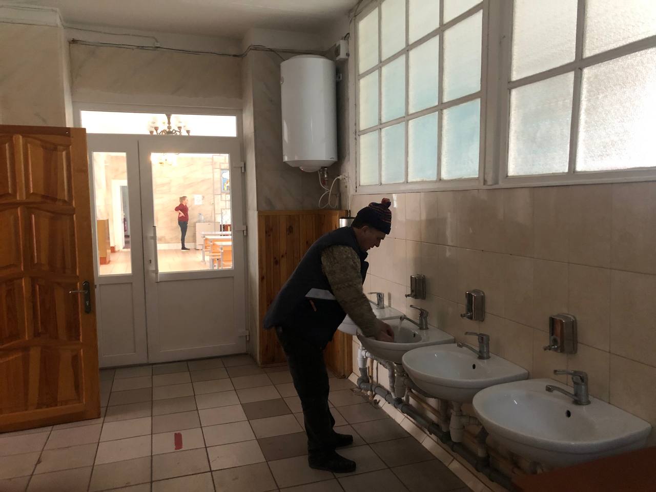 Новини Тернополя - фото з Є біотуалети, каремати і польова кухня. Ми перевірили пункти масового проживання у школах