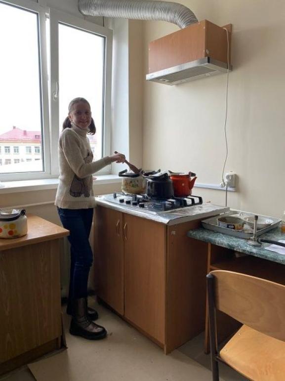 Новини Тернополя - фото з За січень волонтери медичного університету виготовили понад 700 окопних свічок  для наших ЗСУ (ФОТО)