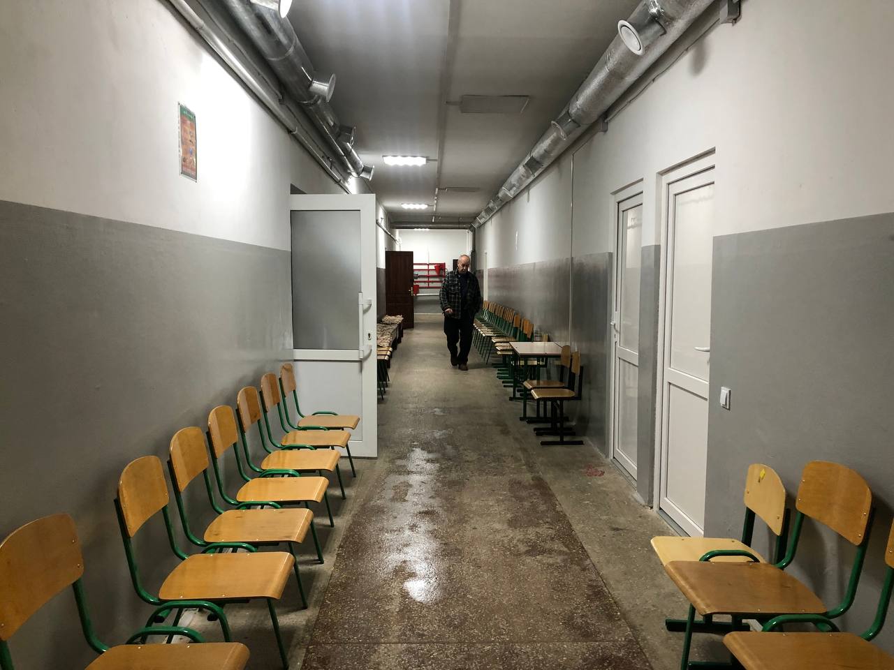 Новини Тернополя - фото з Є біотуалети, каремати і польова кухня. Ми перевірили пункти масового проживання у школах