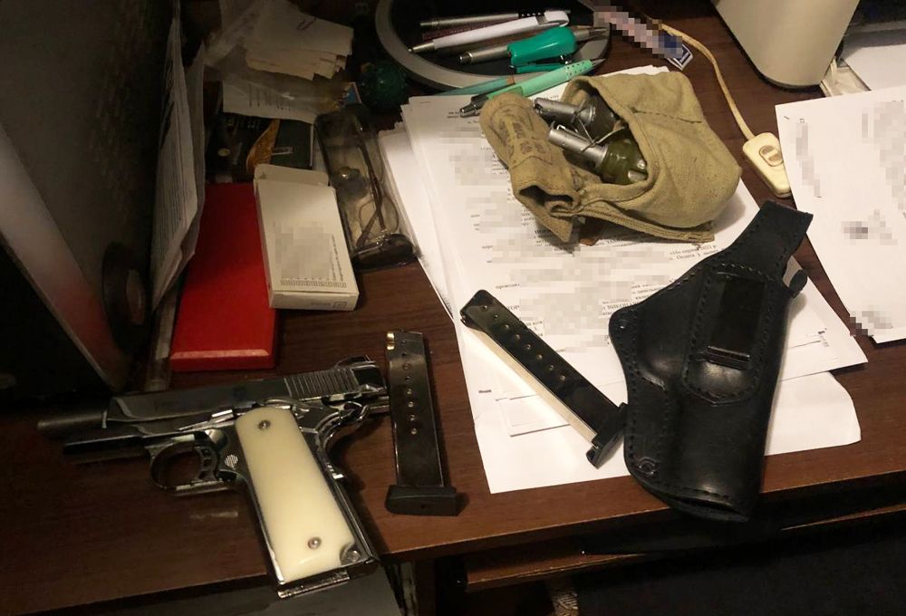 Новини Житомира - фото з Пістолет з набоями і гранату виявили у 33-річного житомирянина