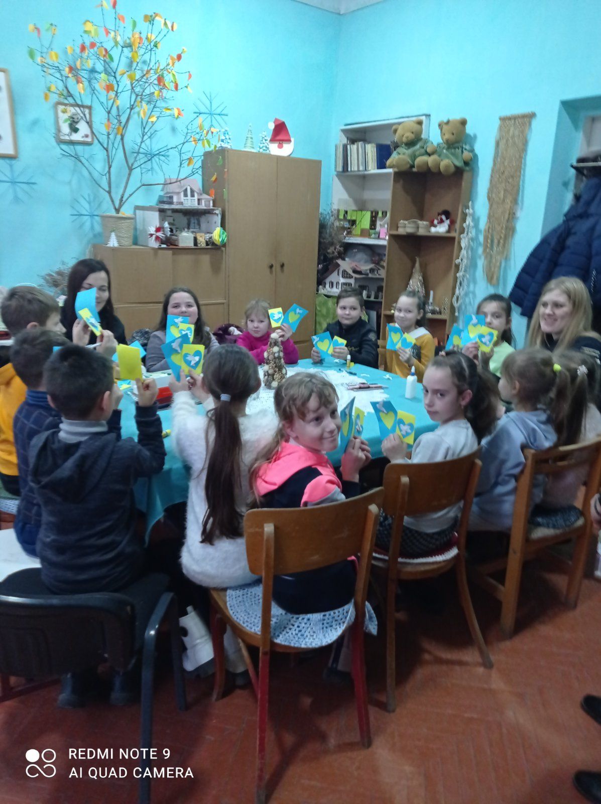 Новини Тернополя - фото з Діти з Козови виготовили листівки для зихисників України