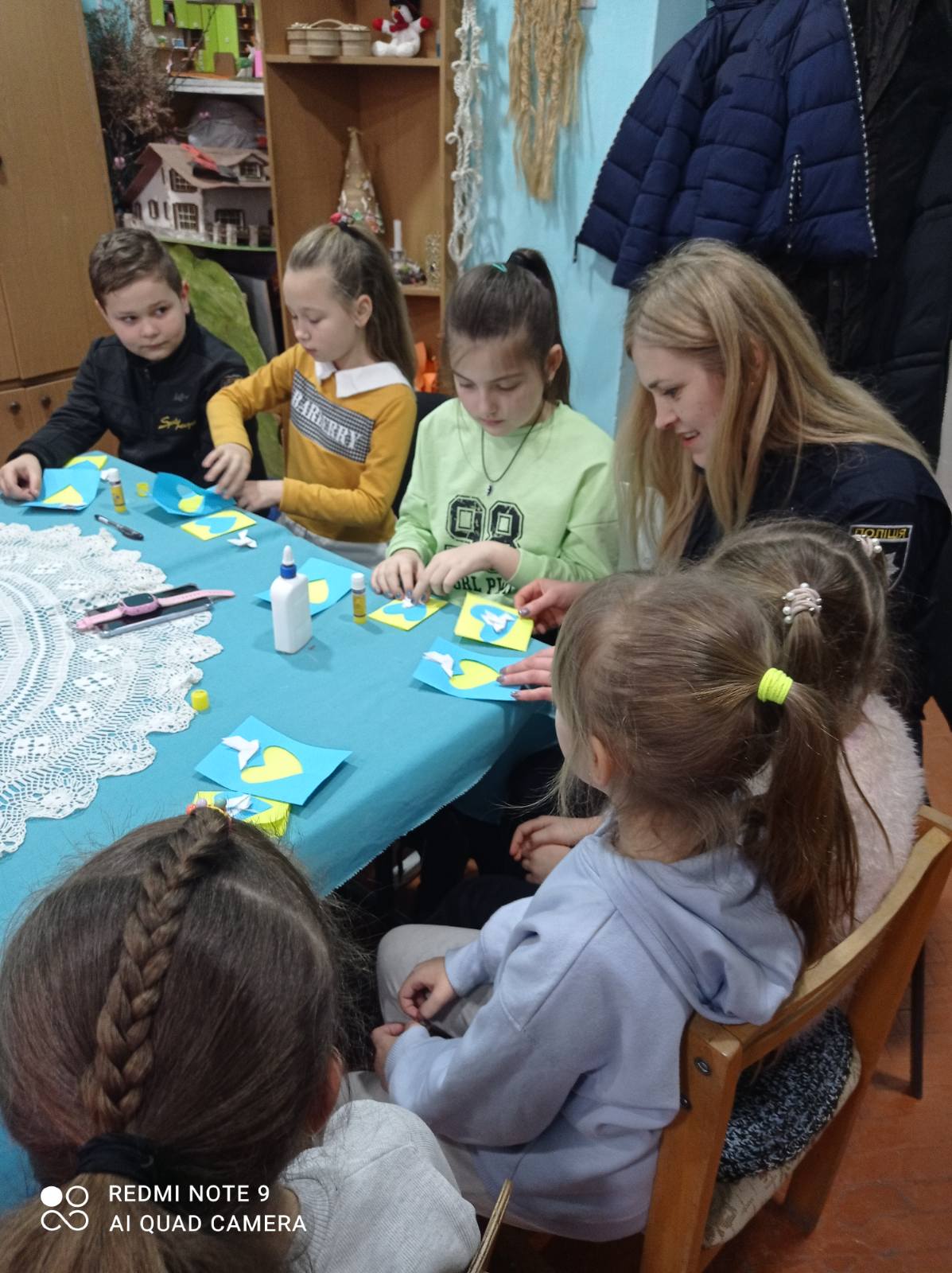 Новини Тернополя - фото з Діти з Козови виготовили листівки для зихисників України