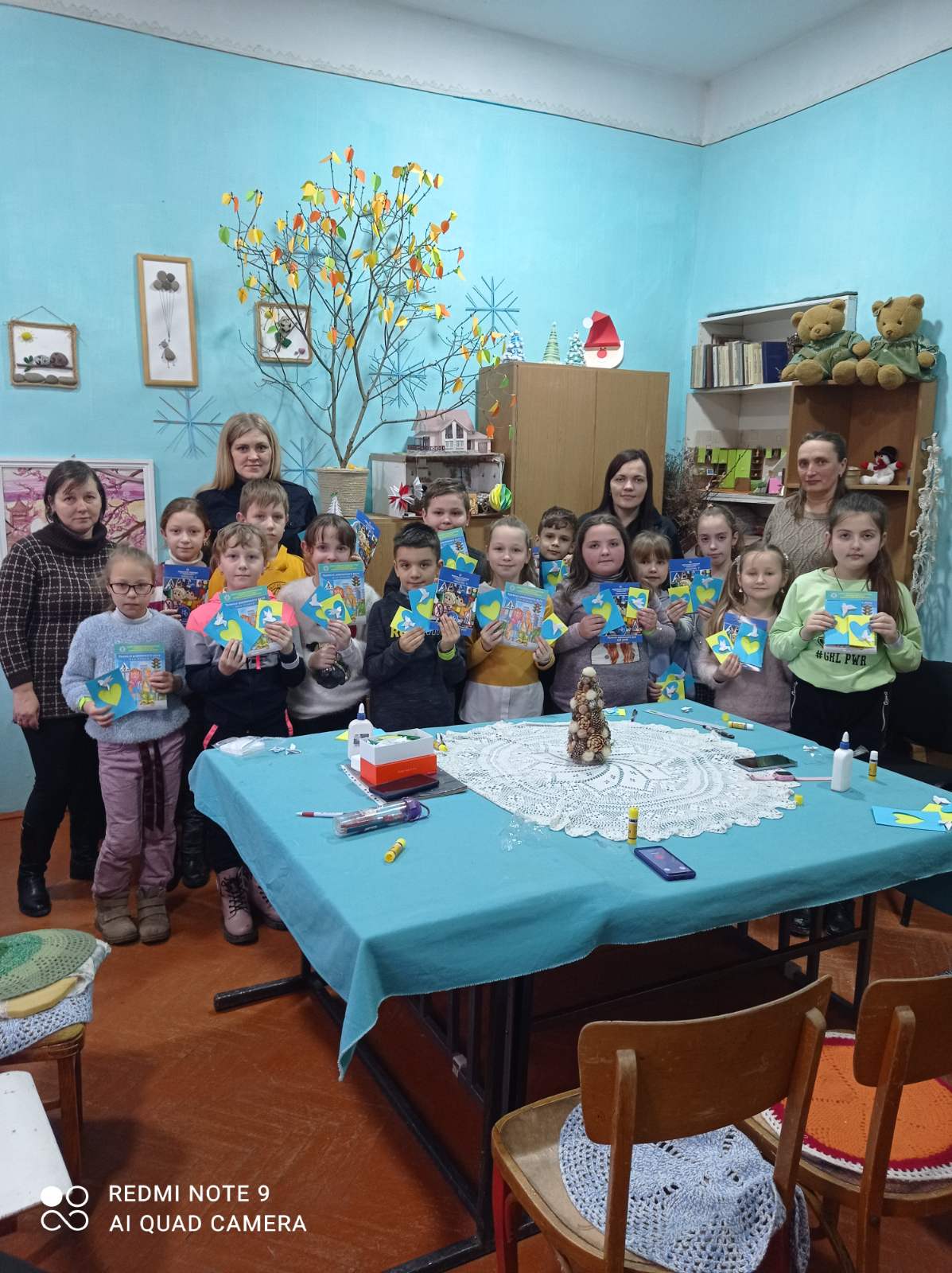 Новини Тернополя - фото з Діти з Козови виготовили листівки для зихисників України