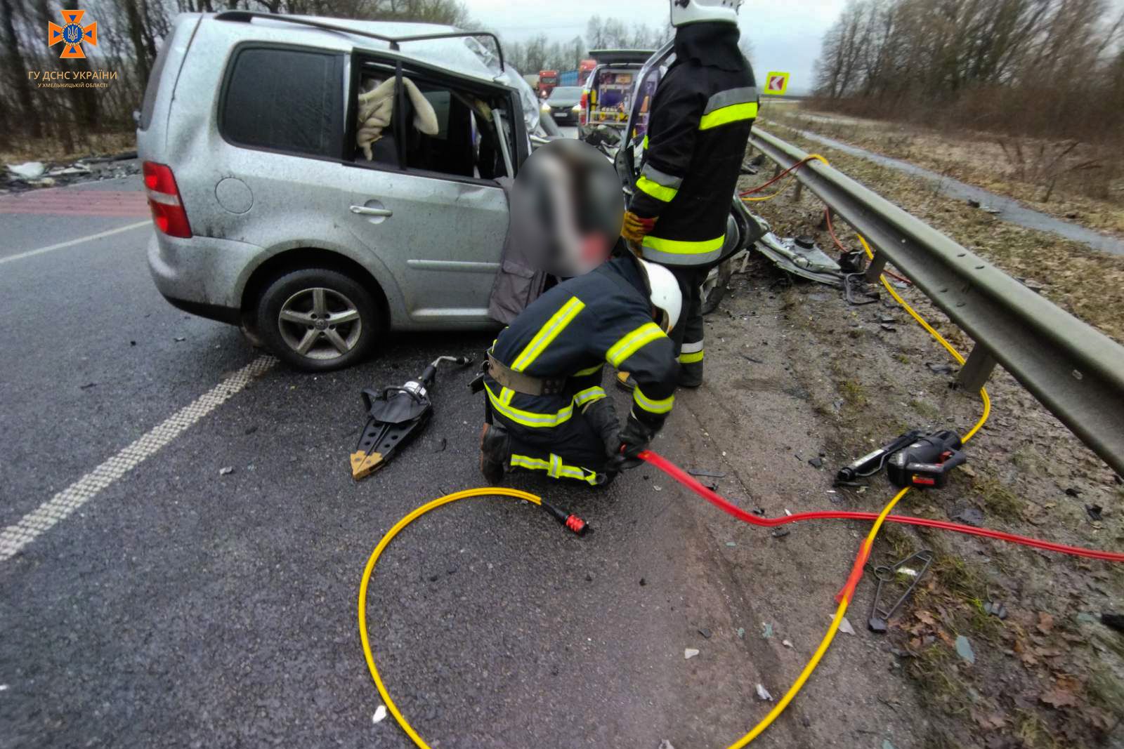 Новини Хмельницького - фото з Біля Війтовець фура зіткнулась з легковиком: двоє людей загинули, ще одна — в лікарні