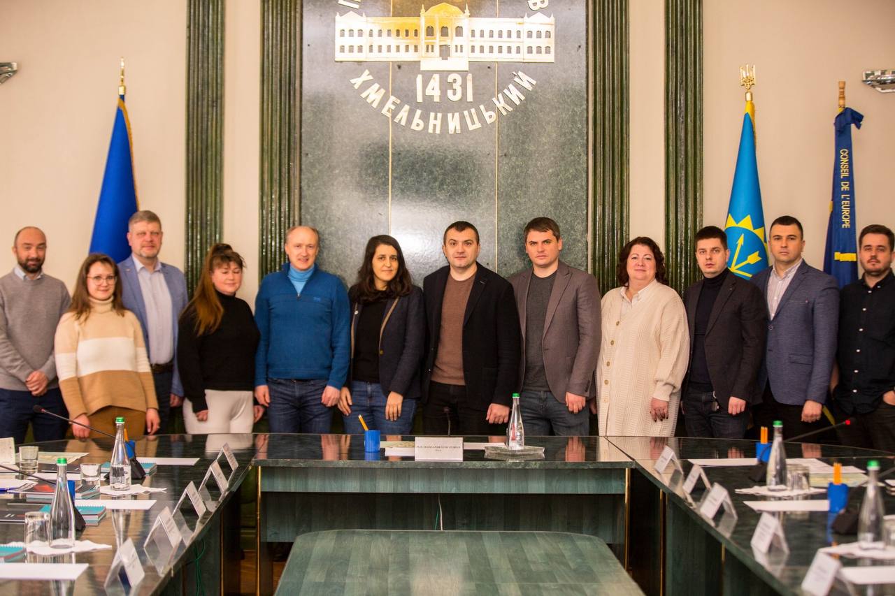 Новини Хмельницького - фото з Міжнародна компанія допоможе хмельничанам, домівки яких постраждали від ракетного обстрілу 31 грудня