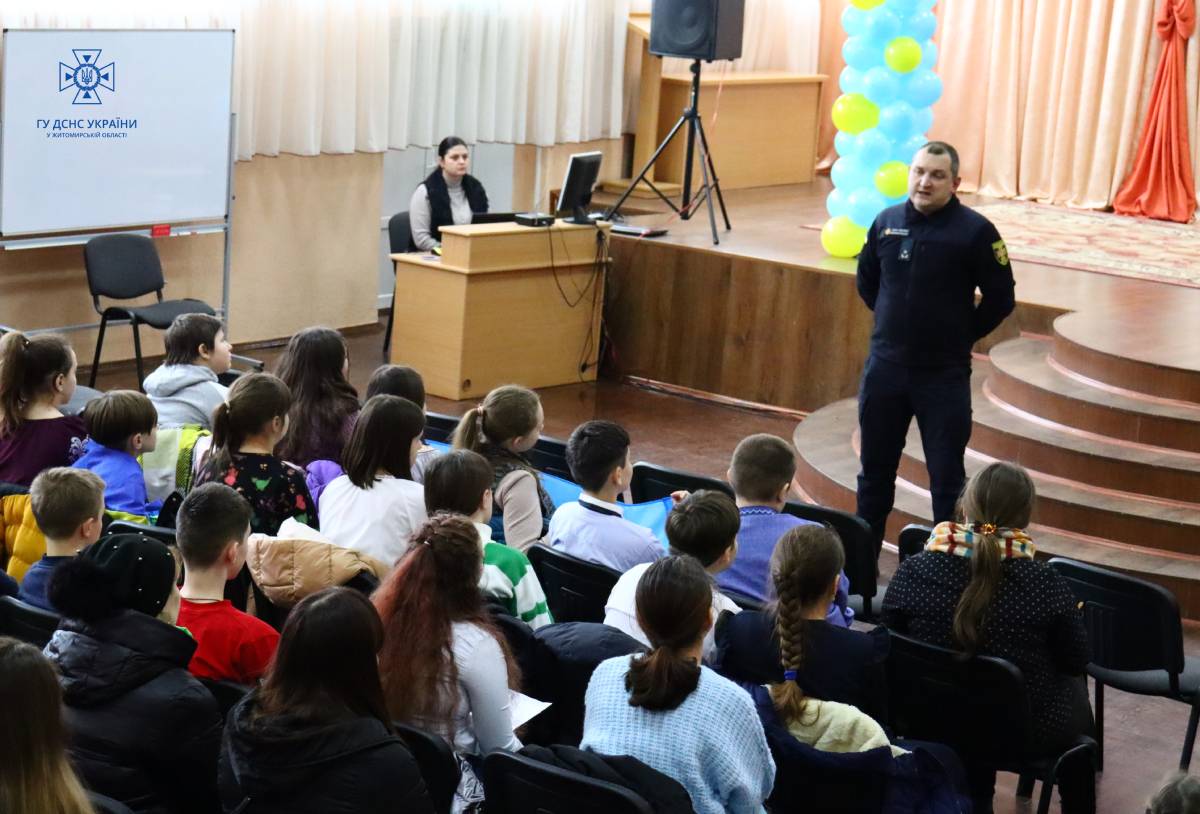 Новини Житомира - фото з У Житомирському ліцеї передали спецобладнання для піротехніків та відкрили кафе “У Патрона”