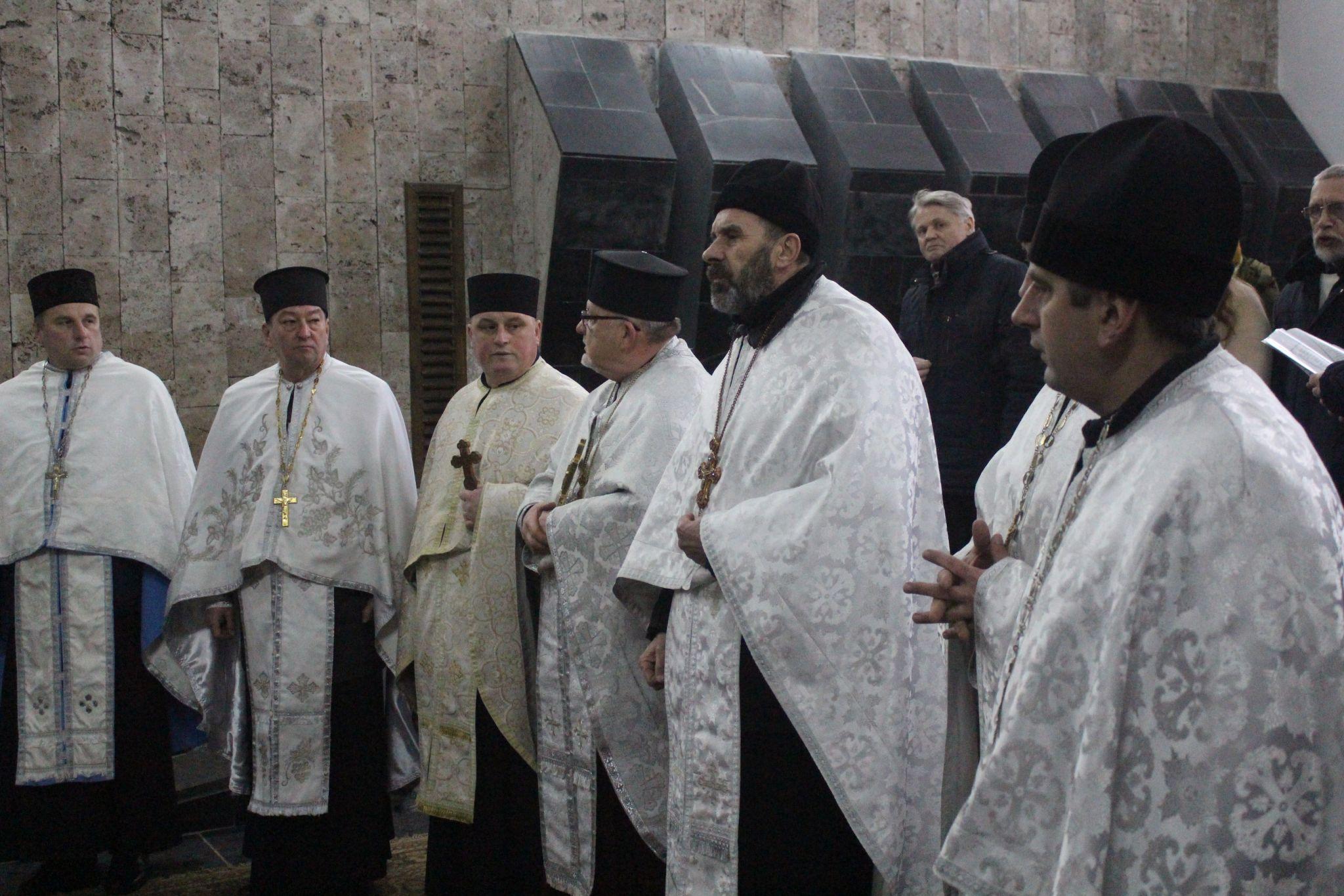 Новини Тернополя - фото з Мужньо боронив Україну: Тернопіль провів в останню путь Героя Сергія Заблоцького