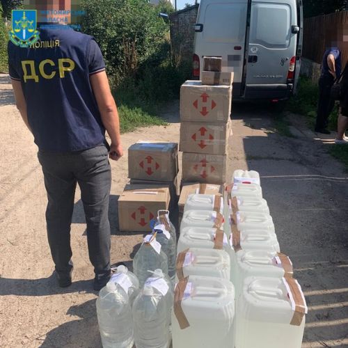 Новини Житомира - фото з Коростенець організував незаконний бізнес з продажу підакцизних товарів: алкогольний фальсифікат продавали тоннами