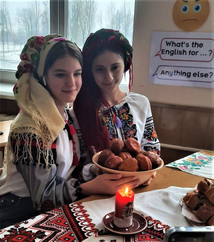 Новини Тернополя - фото з Як правильно зав'язувати хустку — навчать фахівці Тернопільського краєзнавчому музею