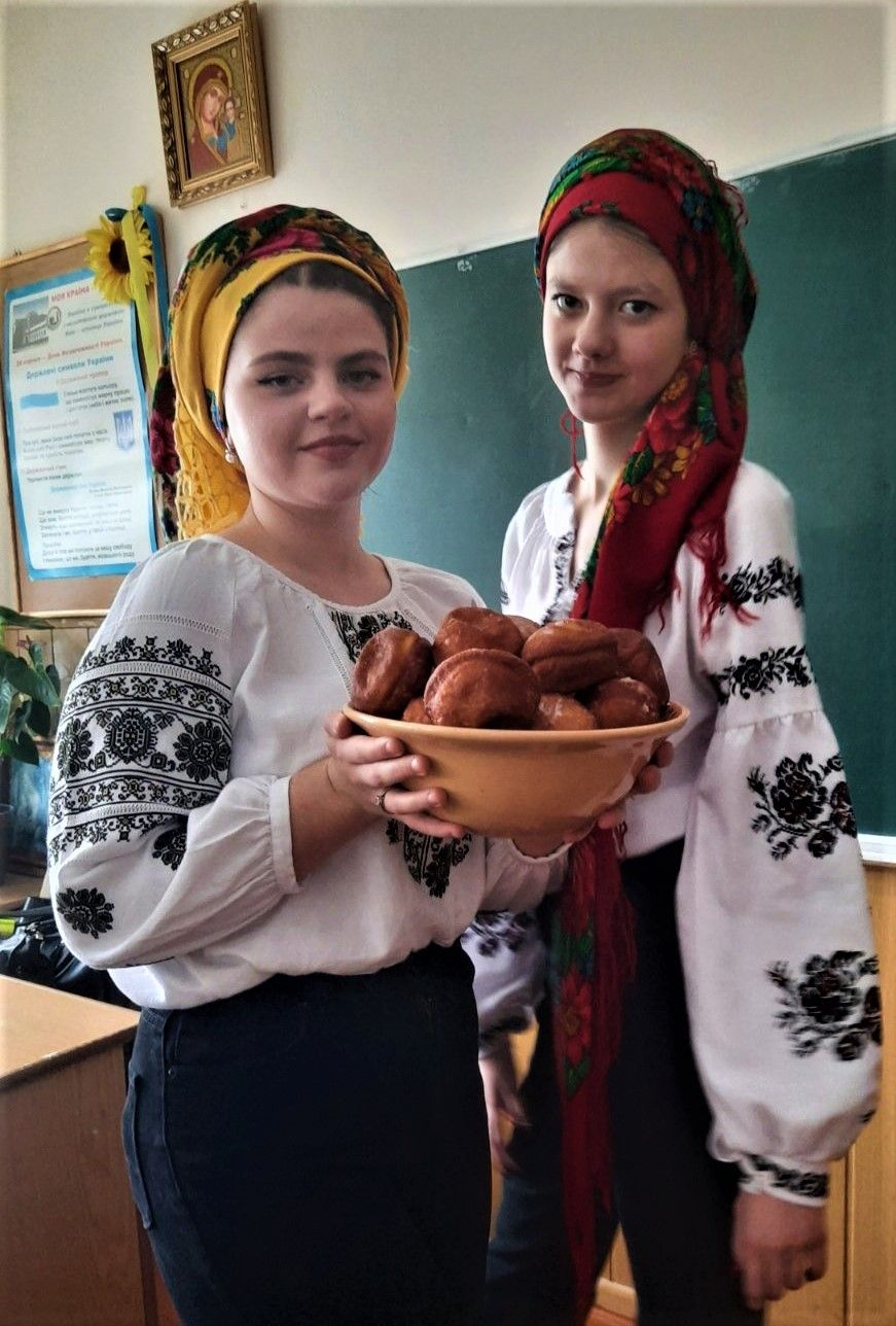 Новини Тернополя - фото з Як правильно зав'язувати хустку — навчать фахівці Тернопільського краєзнавчому музею