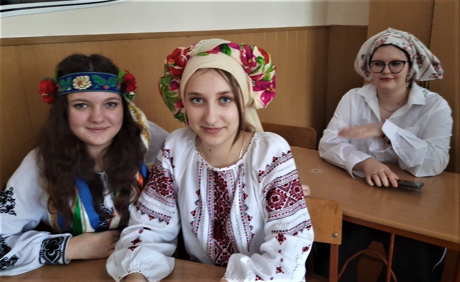 Новини Тернополя - фото з Як правильно зав'язувати хустку — навчать фахівці Тернопільського краєзнавчому музею