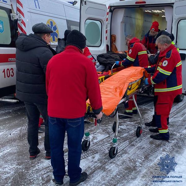 Новини Житомира - фото з У Станишівці - ДТП з потерпілими: постраждали жінка і двоє дітей