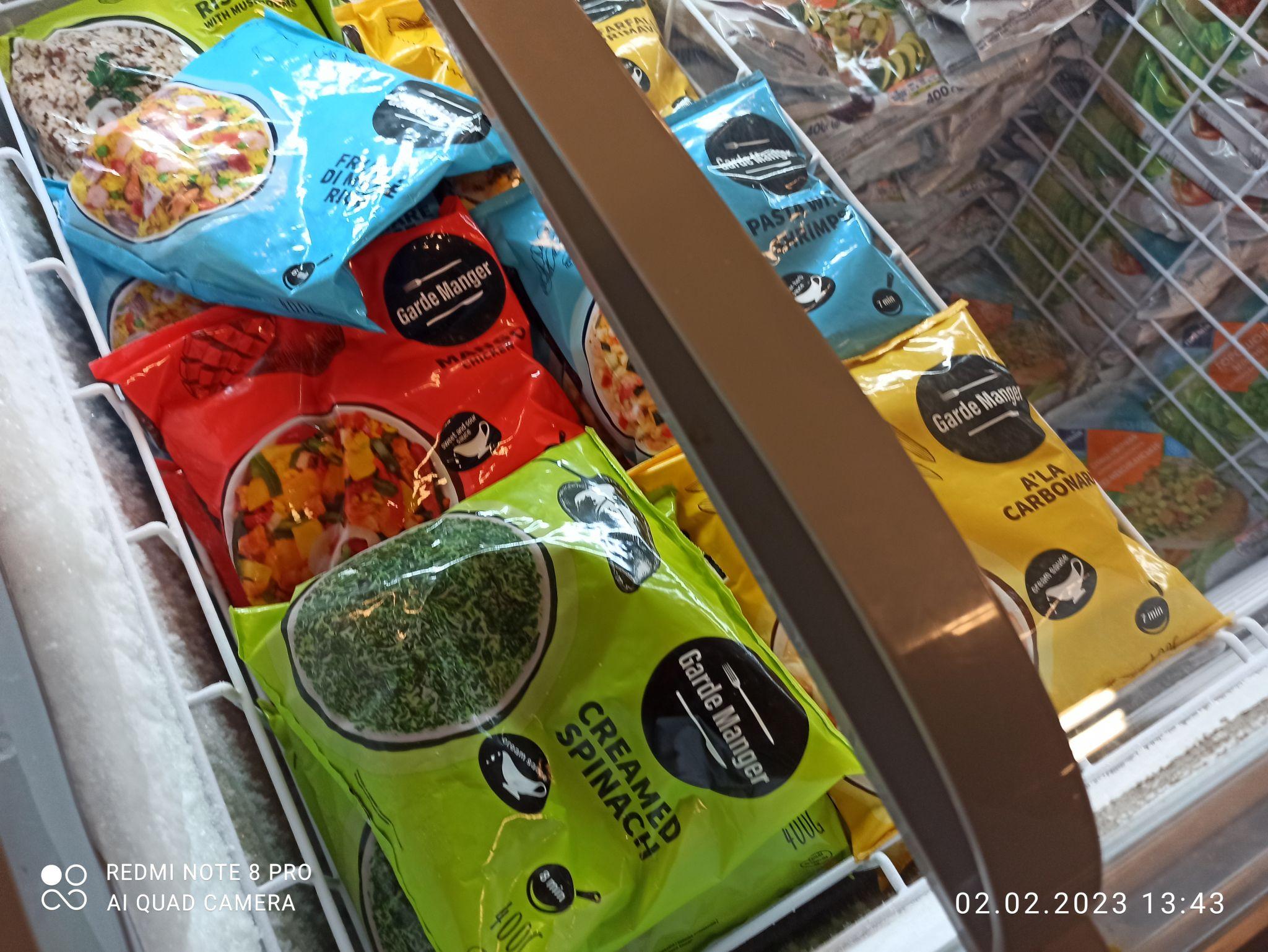 Новини Тернополя - фото з Надірвані упаковки та сліди рідини. Ми перевірили, у якому стані заморожені продукти в магазинах