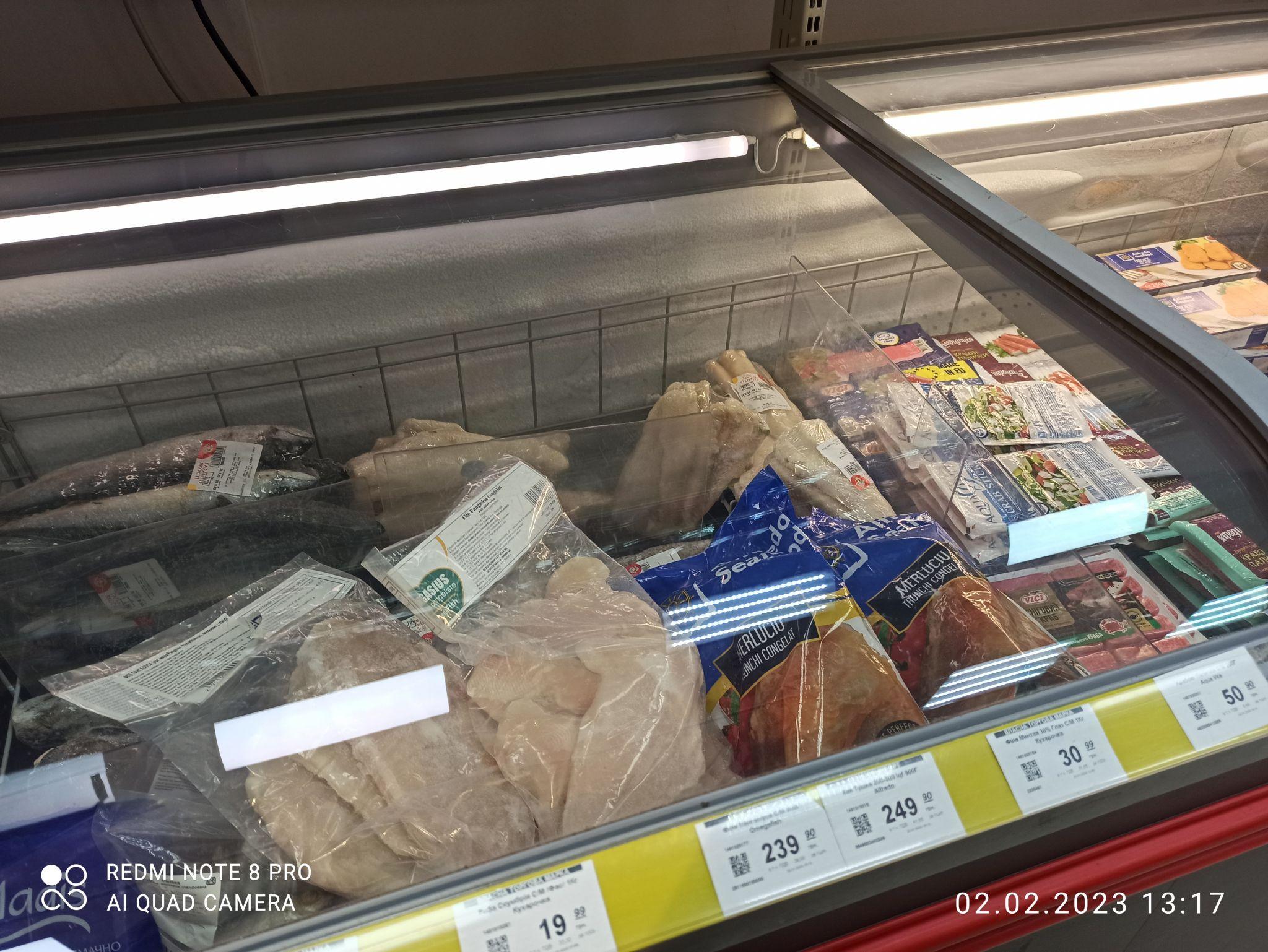 Новини Тернополя - фото з Надірвані упаковки та сліди рідини. Ми перевірили, у якому стані заморожені продукти в магазинах