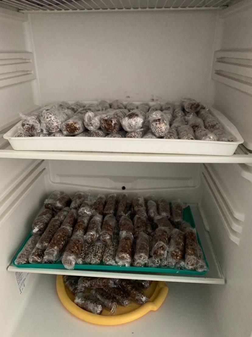 Новини Тернополя - фото з Корисні смаколики для військових: як озернянський ліцей допомагає ЗСУ