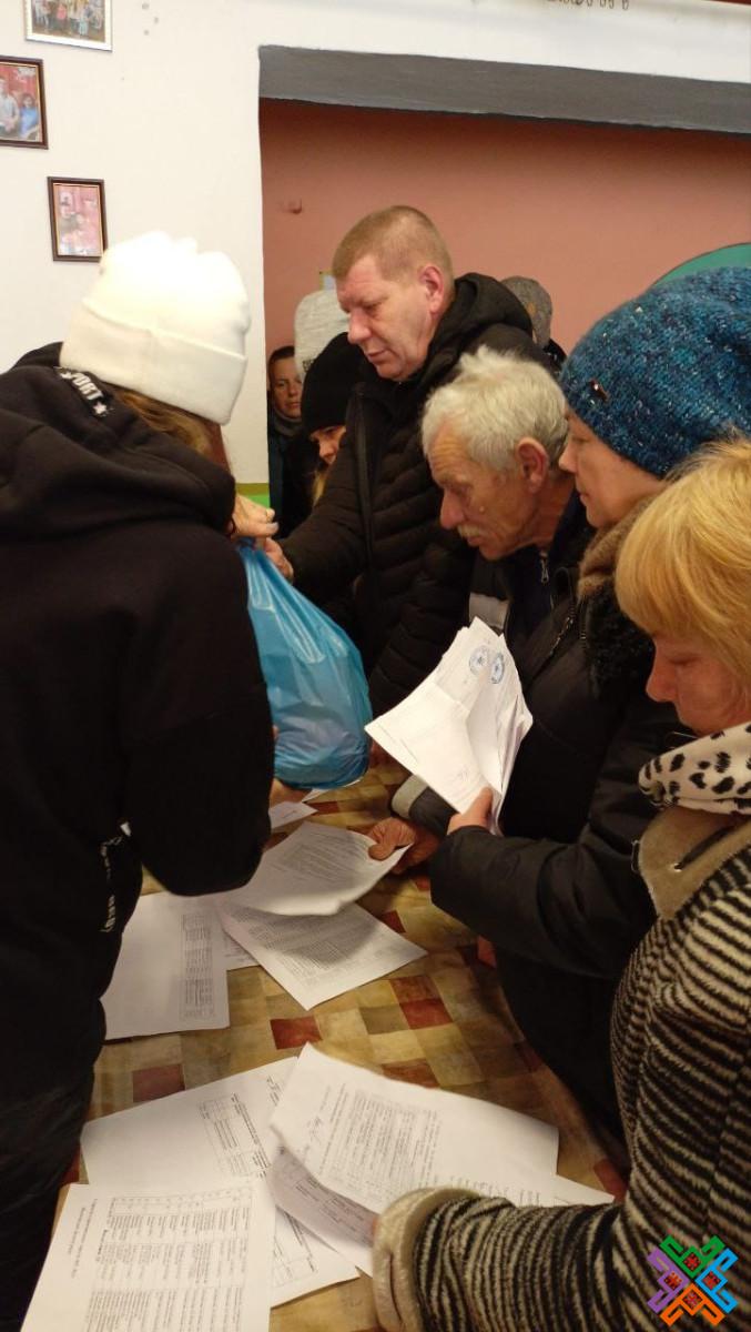 Новини Хмельницького - фото з У Волочиській громаді переселенцям роздали 600 продуктових наборів