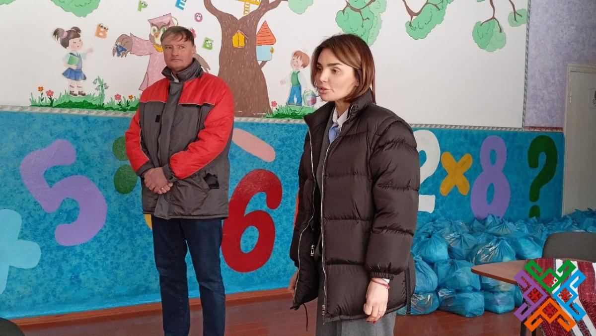 Новини Хмельницького - фото з У Волочиській громаді переселенцям роздали 600 продуктових наборів