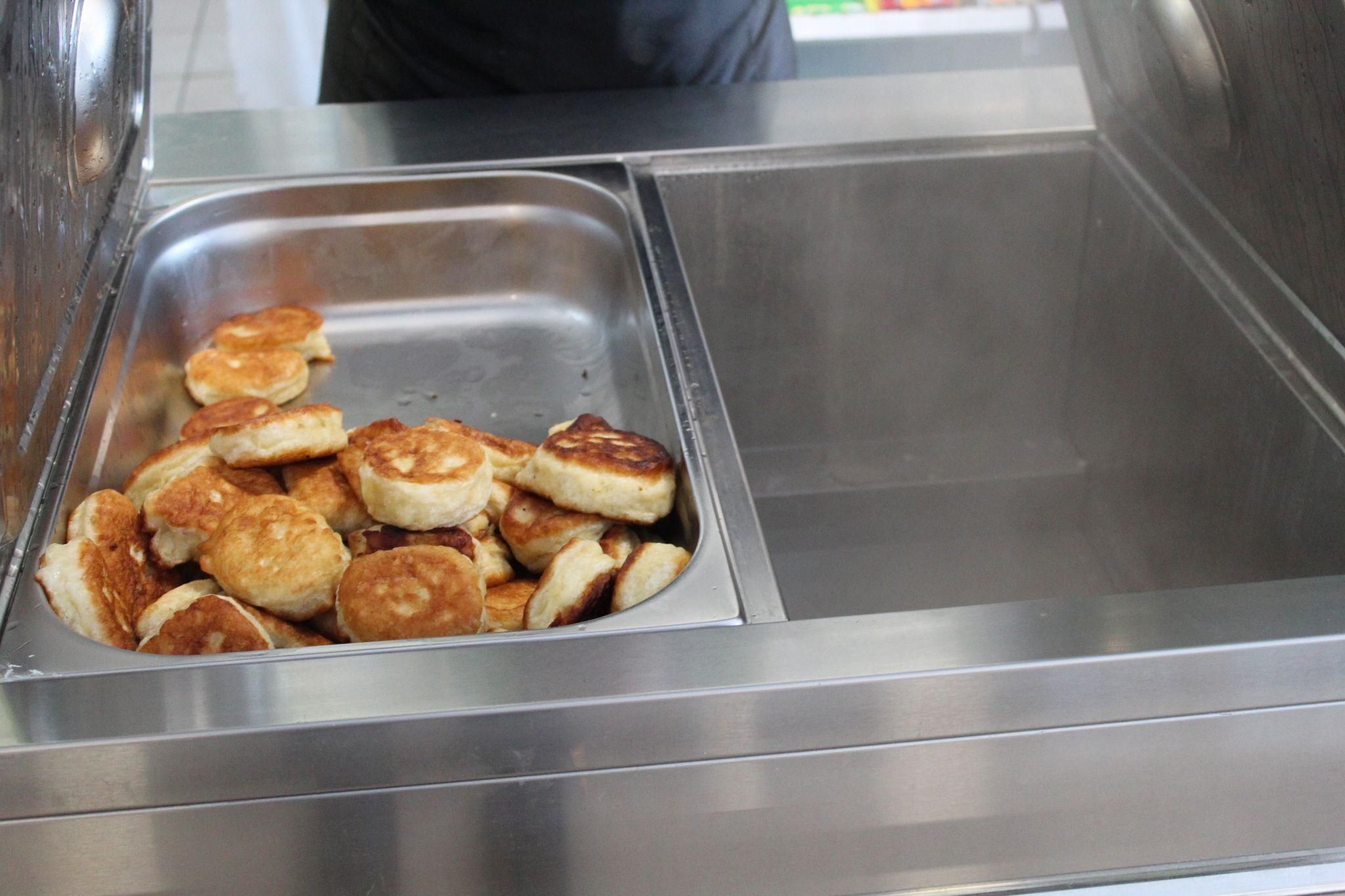 Новини Тернополя - фото з О третій ночі кухарі йдуть на роботу, аби діти не були голодні. Репортаж із кухні в школі та дитсадку