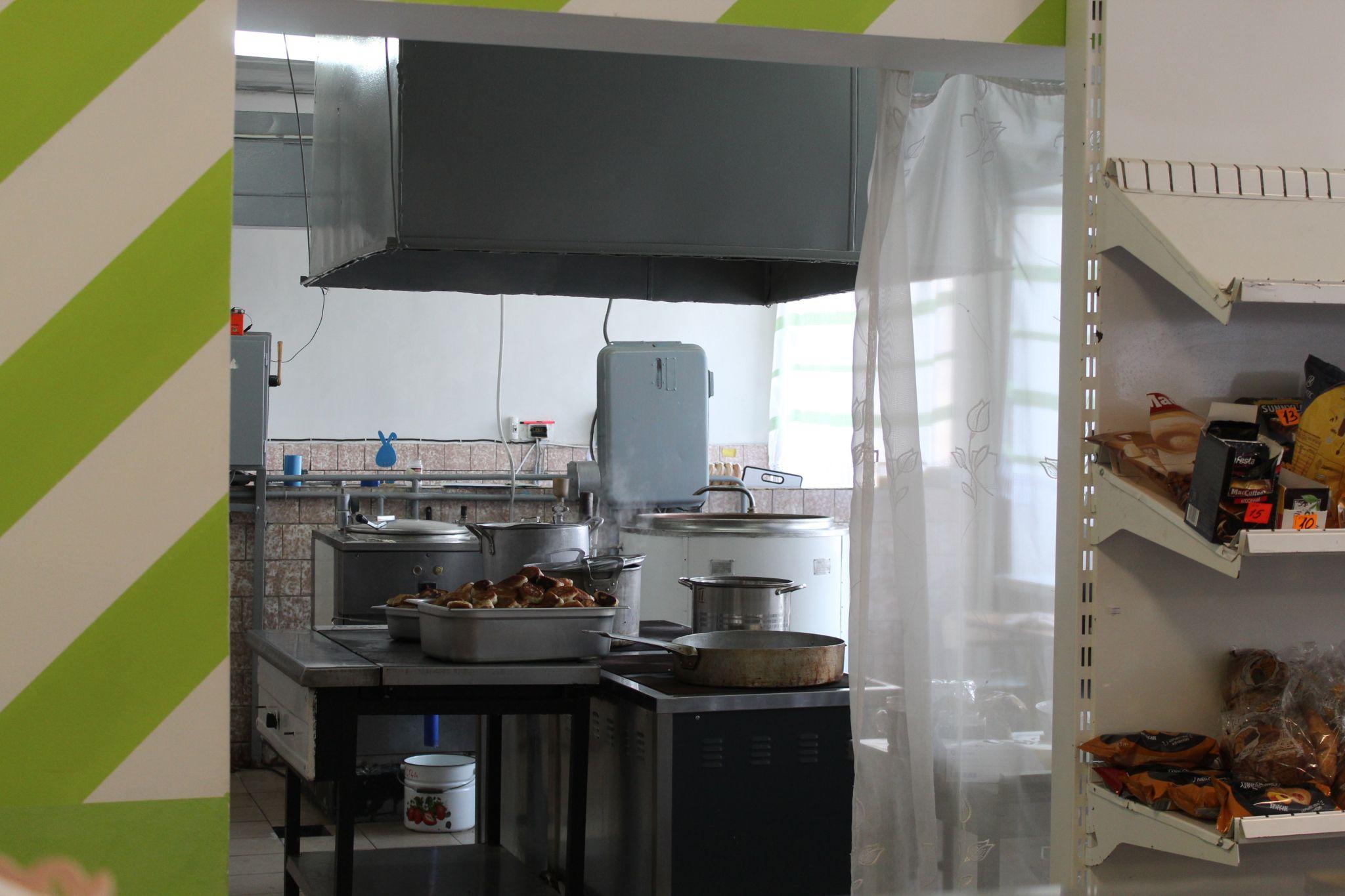 Новини Тернополя - фото з О третій ночі кухарі йдуть на роботу, аби діти не були голодні. Репортаж із кухні в школі та дитсадку