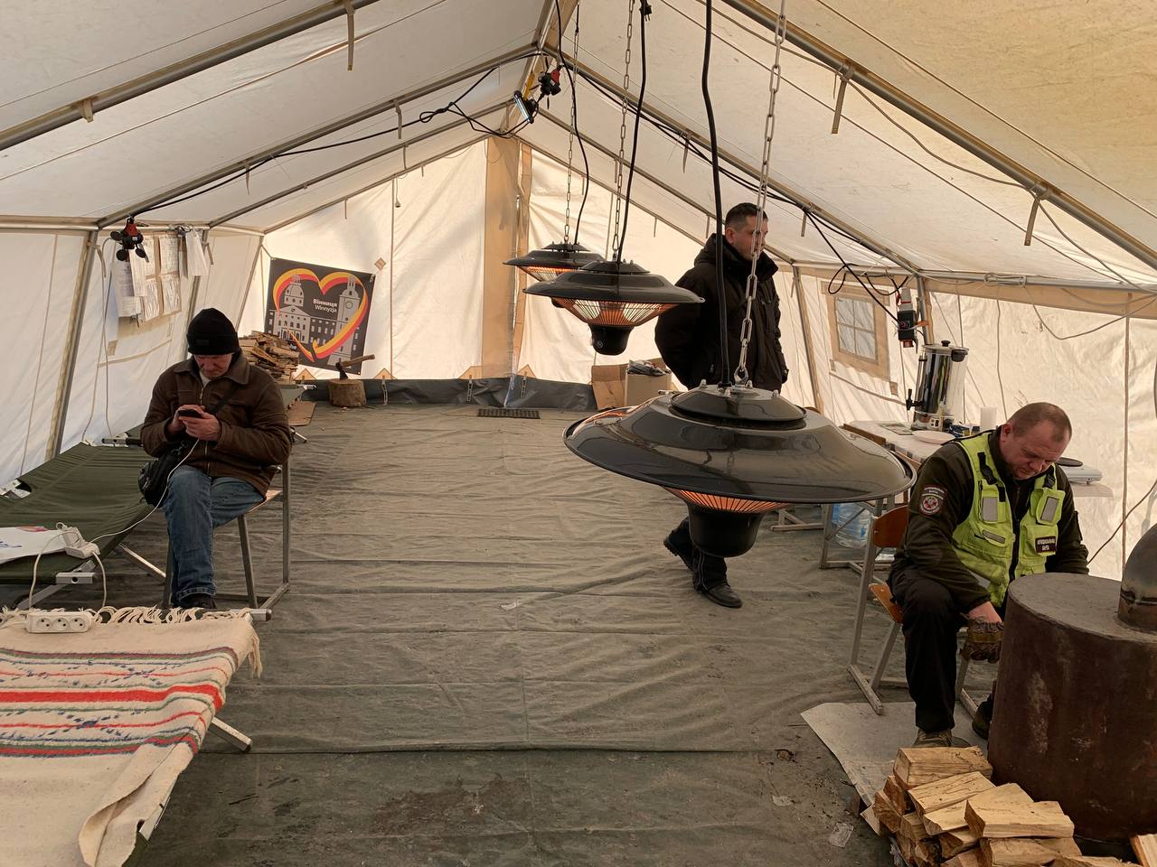 Новини Вінниці - фото з Небагатолюдно, хоч завжди є світло та тепло. Що змінилося у «пунктах незламності» Вінниці