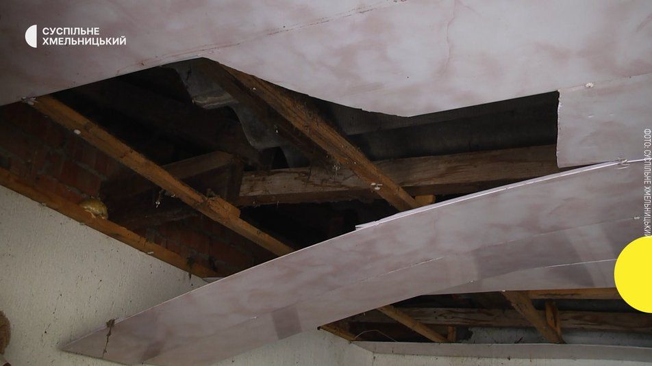 Новини Хмельницького - фото з «На стінах — дірки від уламків ракети»: мешканці Хмельниччини про наслідки «прильотів» (ВІДЕО)