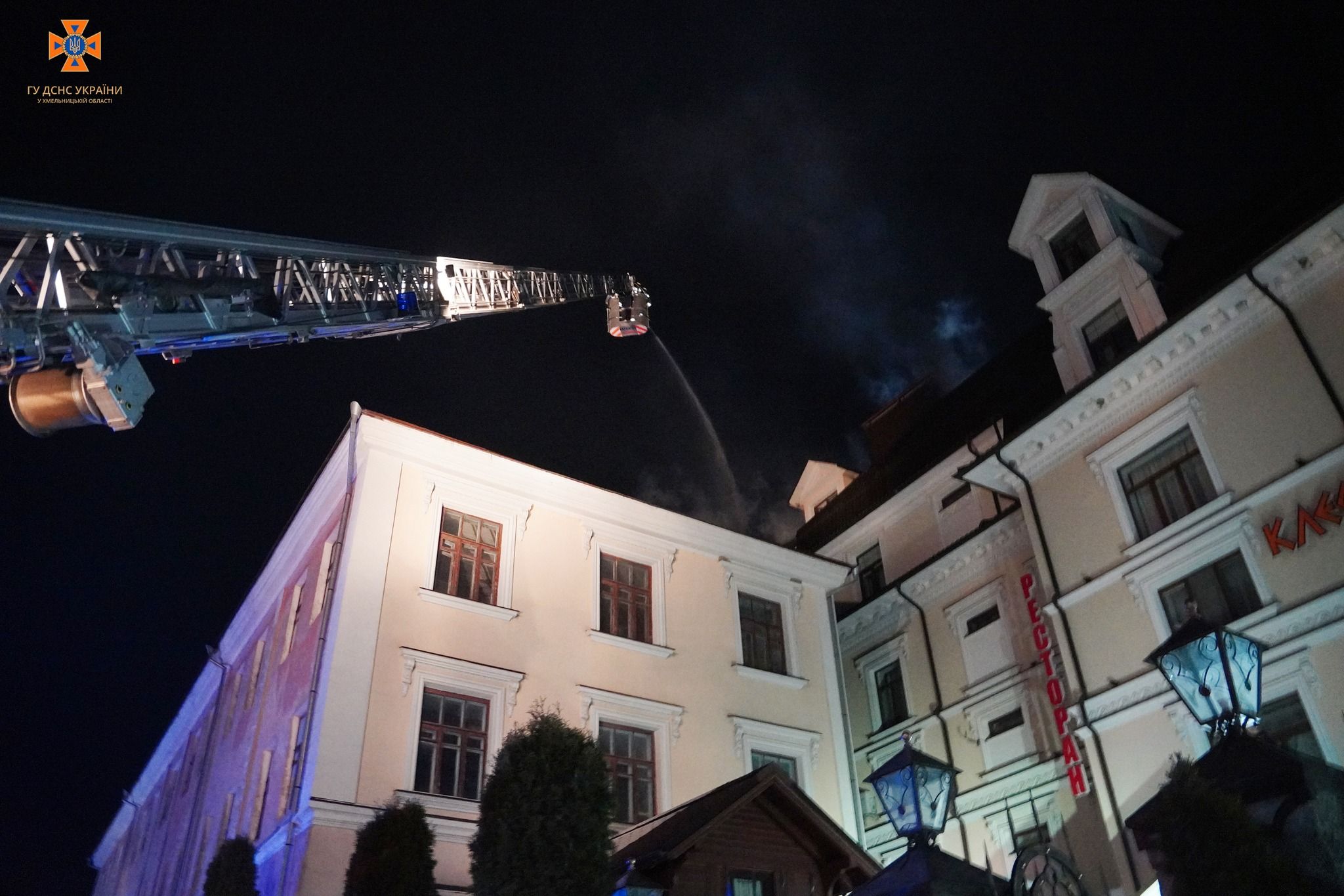 Новини Хмельницького - фото з У Кам’янці горів готельно-розважальний комплекс (ФОТО)