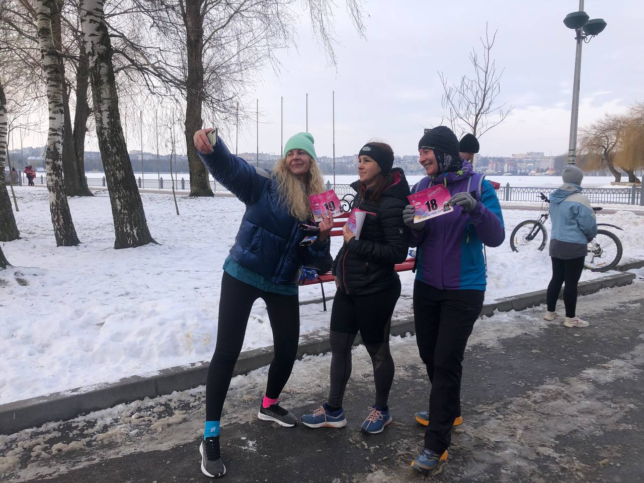 Новини Тернополя - фото з Ми біжимо, щоб зігріти захисників. Тернополяни долучилися до благодійного пробігу (ФОТОРЕПОРТАЖ)